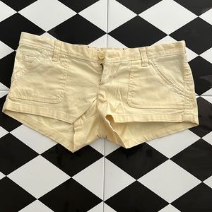 Hollister Pale Yellow Low-Rise Shorts Size 1